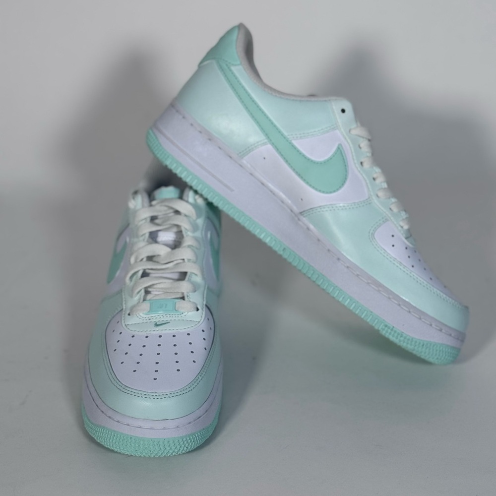 NWOB Nike Air Force 1 07 Men's - Picture 7 of 7
